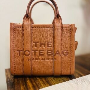 Marc Jacobs The Tote Bag Crossbody